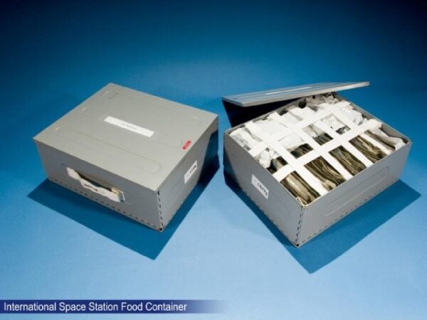 497646main_jsc2008e038833_ISS_Foodhi_946-710-640x480