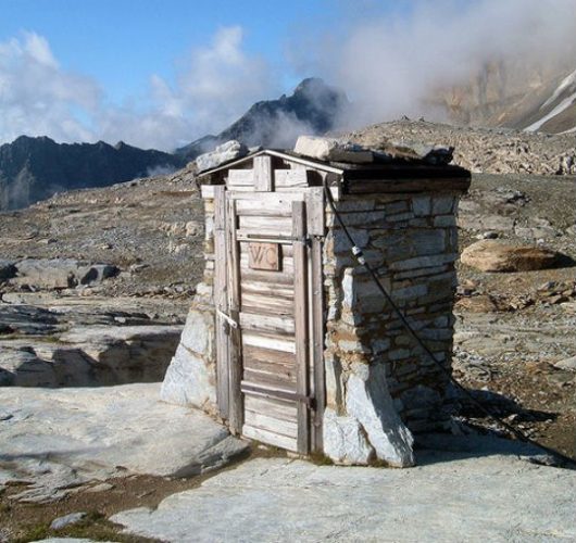 Loetschenpass-hutte-e1323687056435