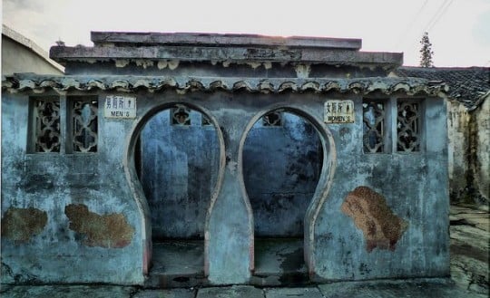 Toilets-in-China-e1323687246300
