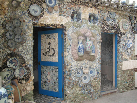 toilet-gaudi