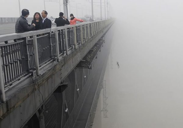 suicidio_china_mat