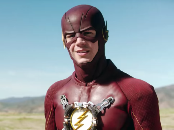 why-the-actor-playing-the-flash-in-batman-v-superman-is-different-from-the-one-fans-love