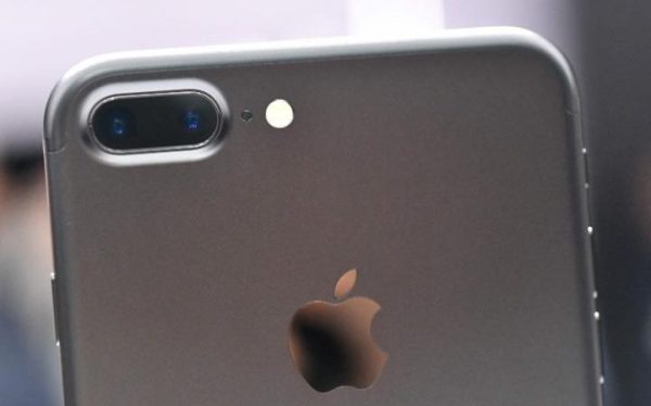 107814030_a_closeup_view_of_the_iphone_7_plus27_dual_cameras_during_an_apple_media_event_at_bill_grah-large_transvkod1ilxaurchi1o16wqurkj00z_plqyjfkzkwfh1-o