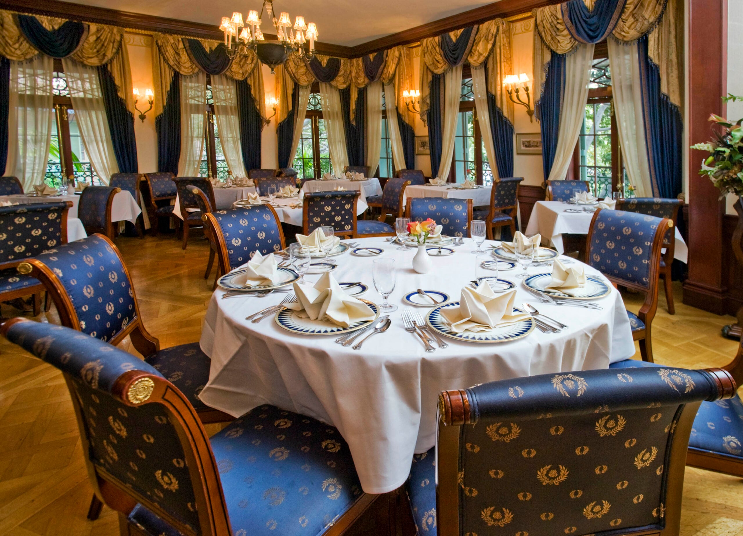 Assim é o clube secreto da Disneyland, que tem uma fila de espera