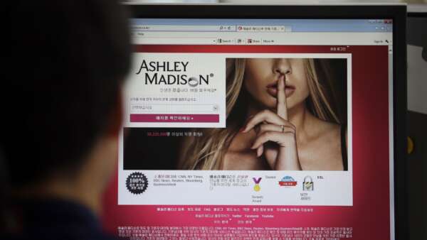 Ashley-Madison-na-tela