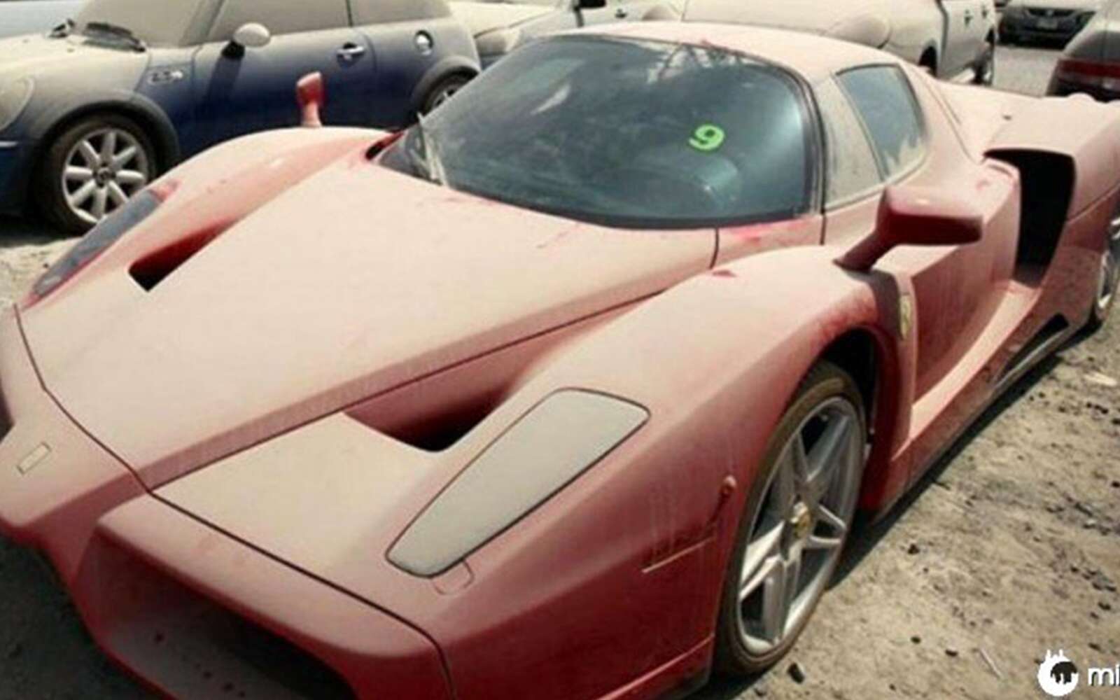 Carros abandonados em Dubai