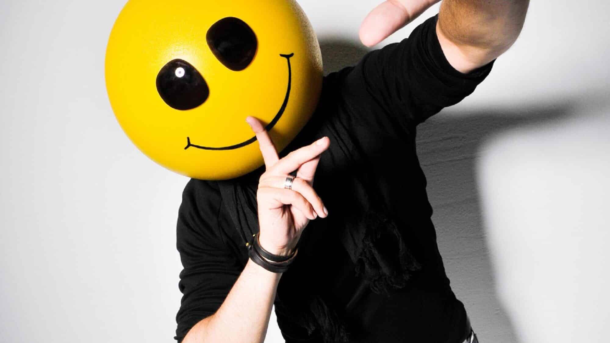 Famosos que esconderam suas identidades Mike Candys