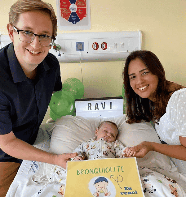O bebê Ravi e sua família