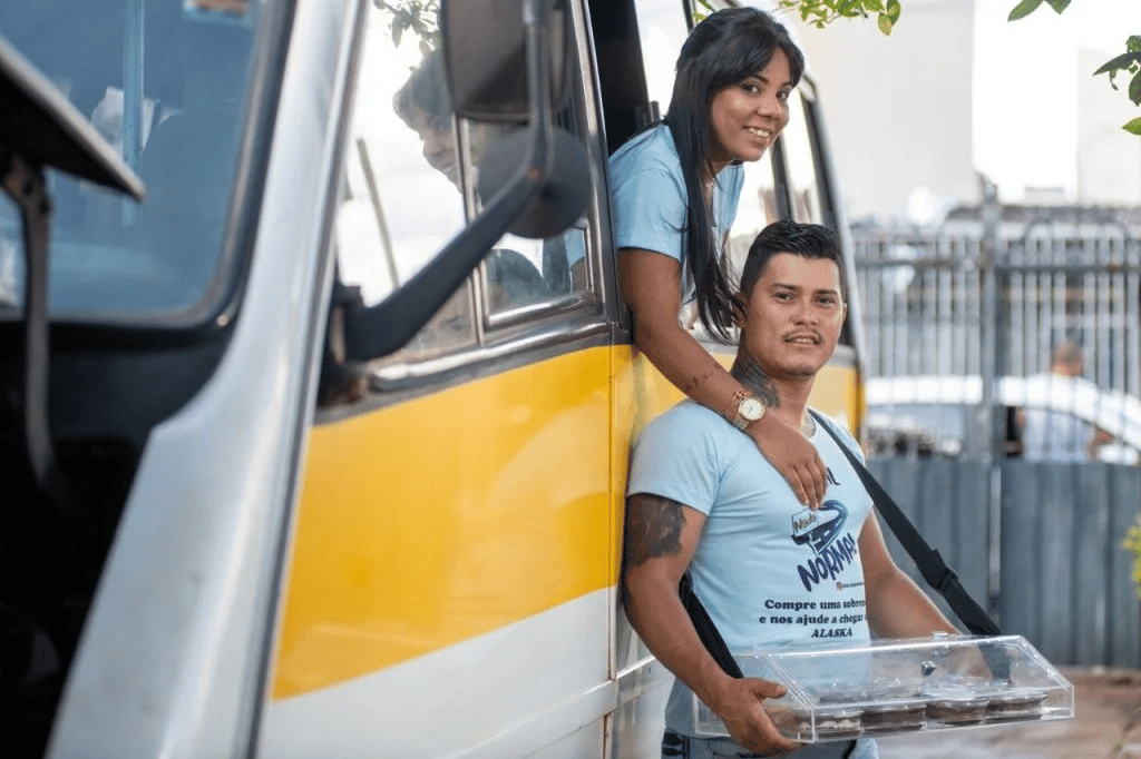 Casal viaja para alasca de motorhome