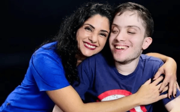 Eliana e Hiury se formam em psicologia