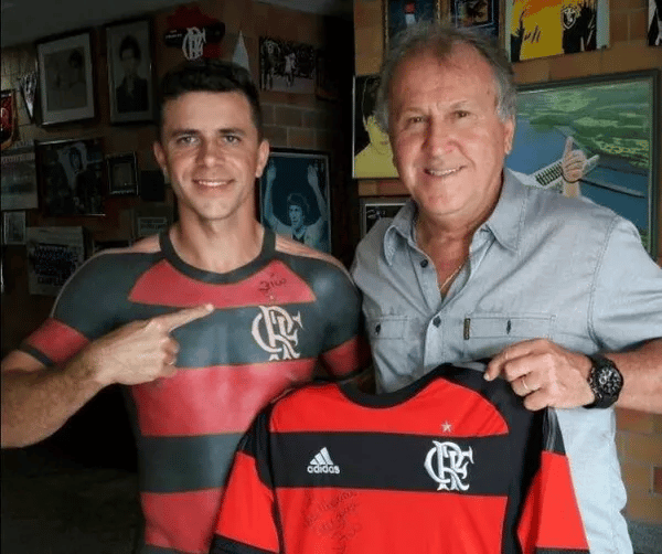 José Maurício Dos Anjos tatuou camisa do Flamengo