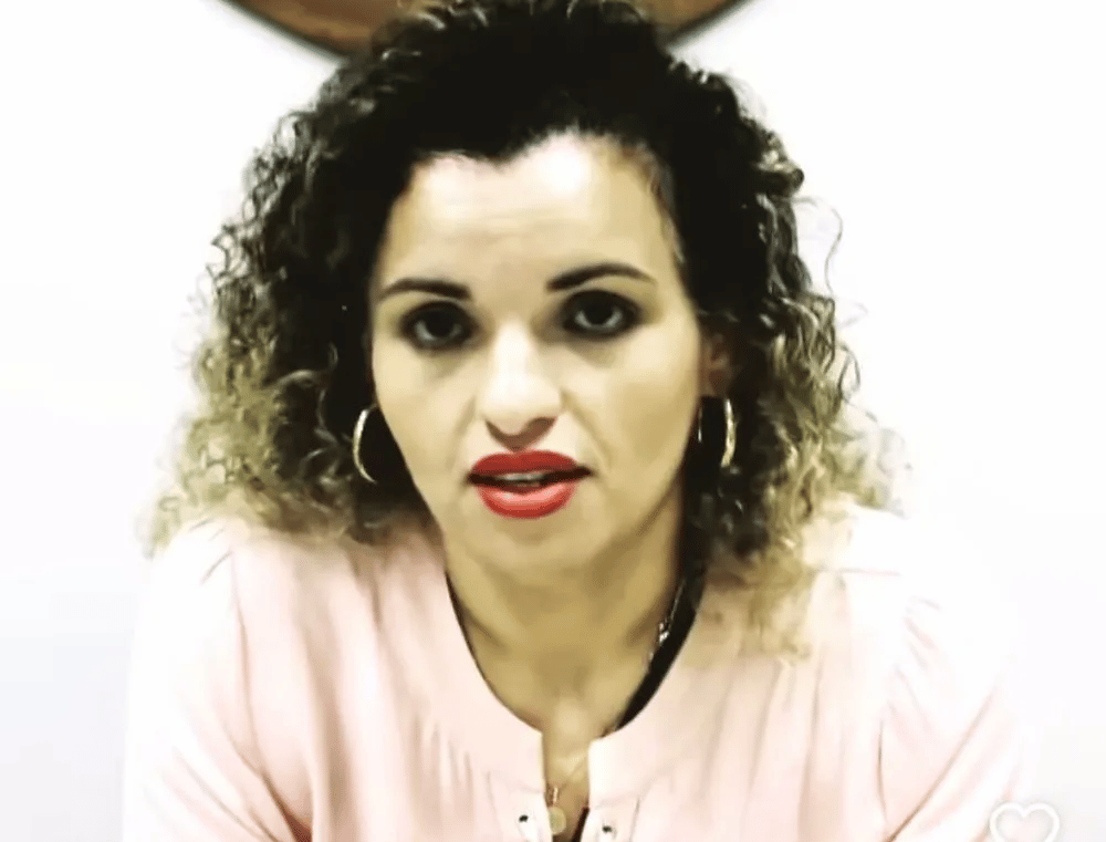 Mulher finge ser autista