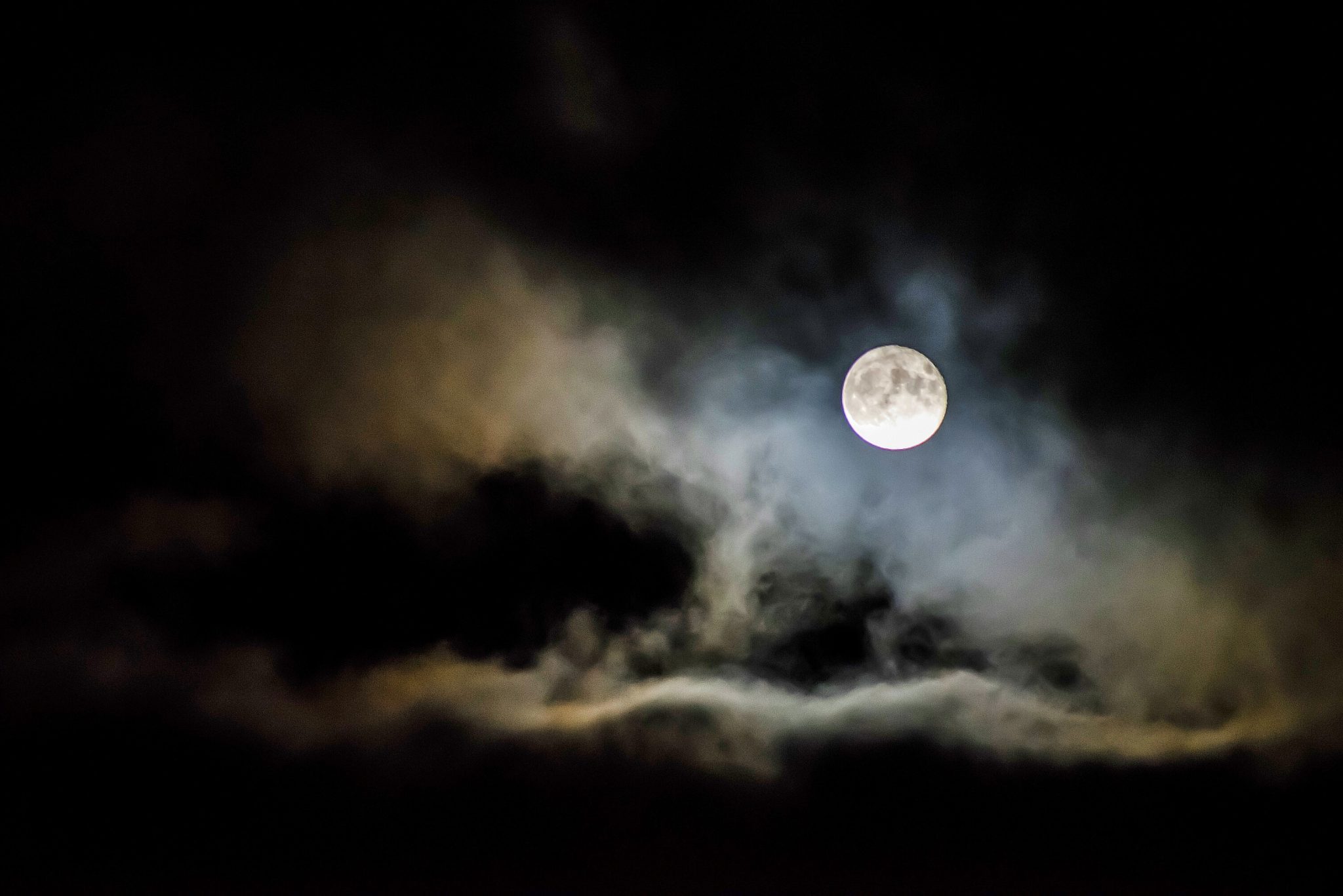 lua entre nubens