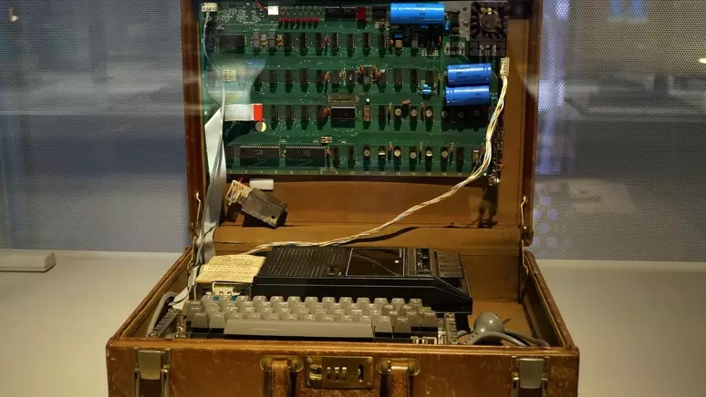 コンピュータ・IT ApplePacificMarketDevelopmentProduction Qual a razão do primeiro computador da Apple ter sido feito de