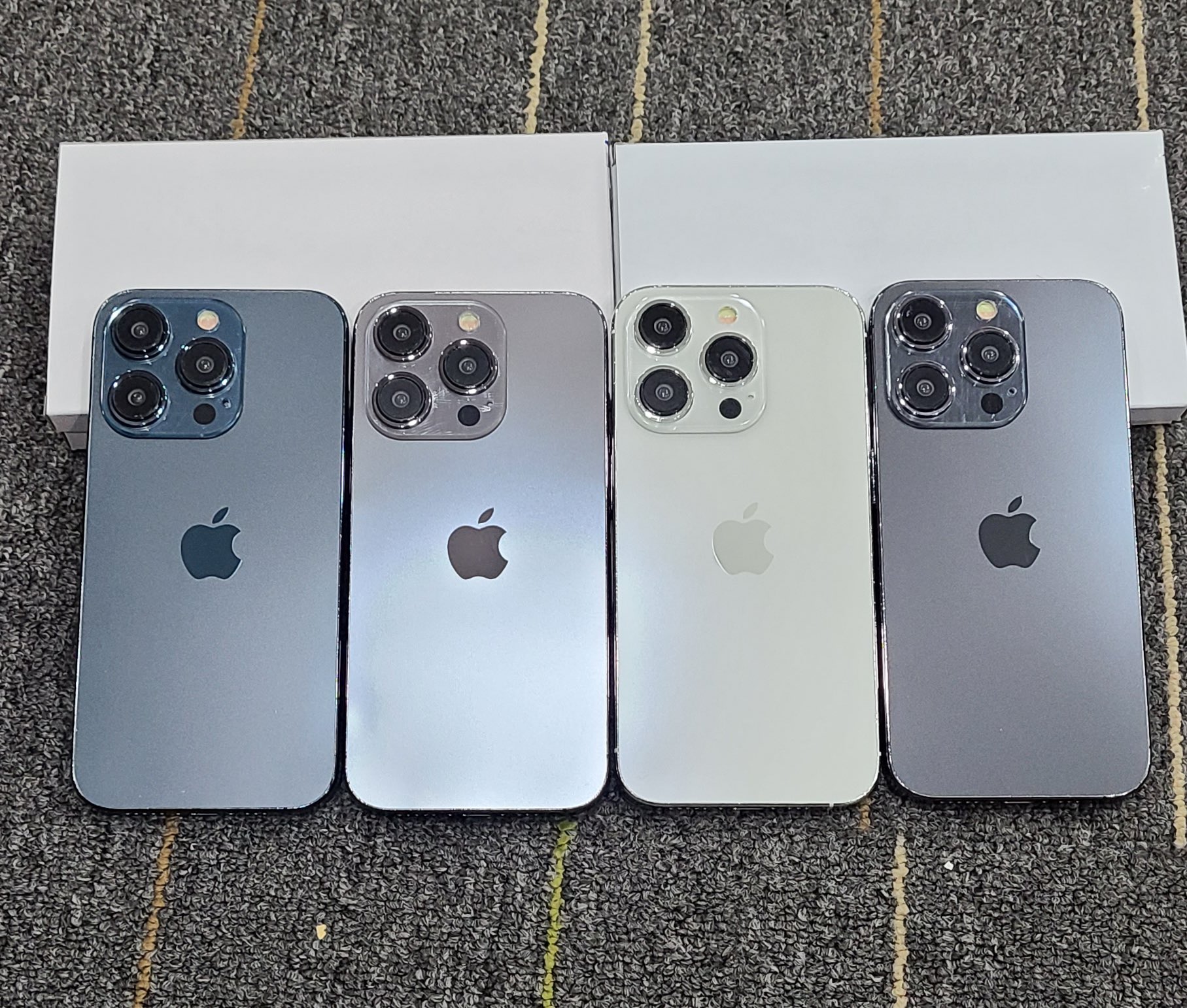 Fotos mostram modelos pré-prontos do iPhone 15 e 15 Pro com USB-C e ...