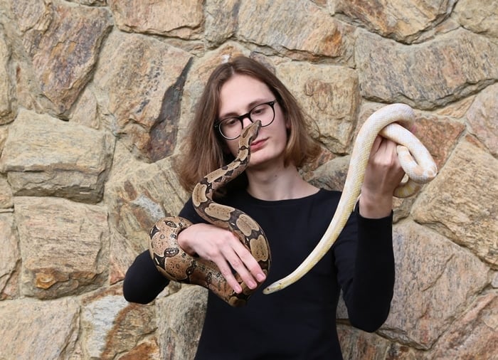 Serpentes recebem a atenção e carinho de Rafael