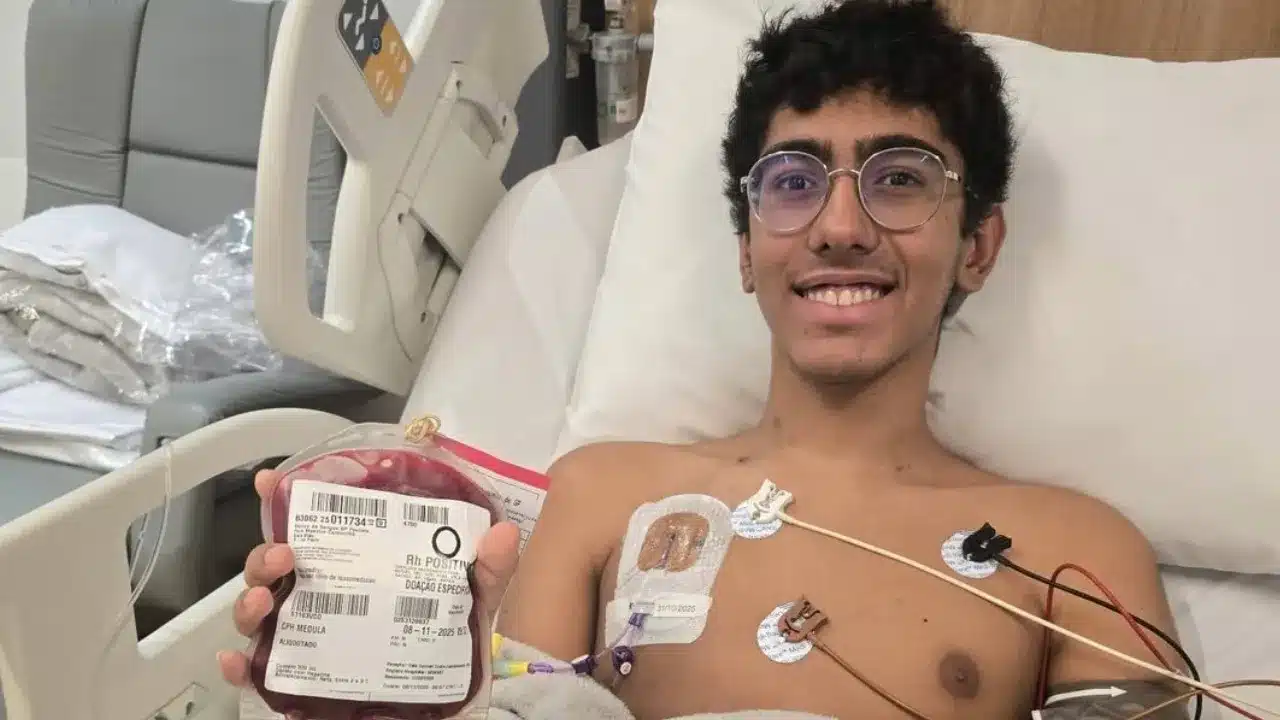 Adolescente com doença rara passa para medicina em três universidades públicas