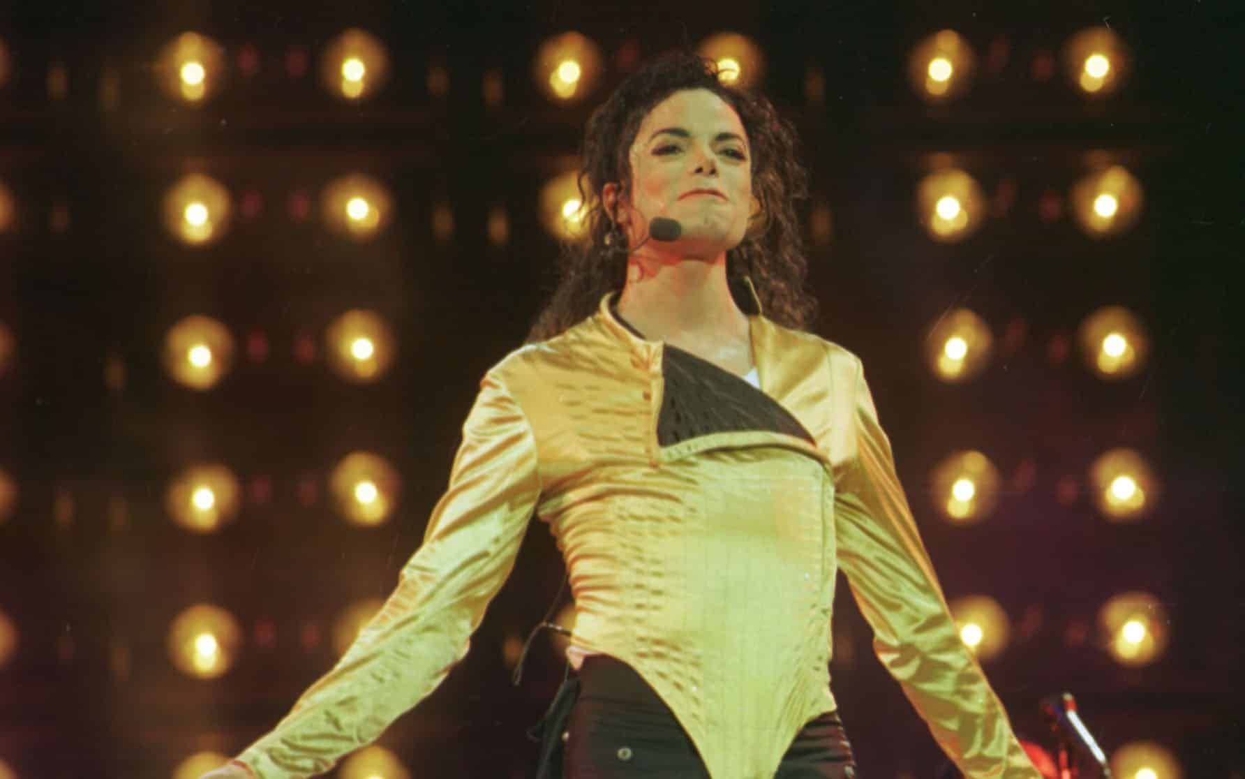 O cantor norte-americano Michael Jackson é visto durante apresentação no Estádio do Morumbi, em São Paulo, outubro de 1993.